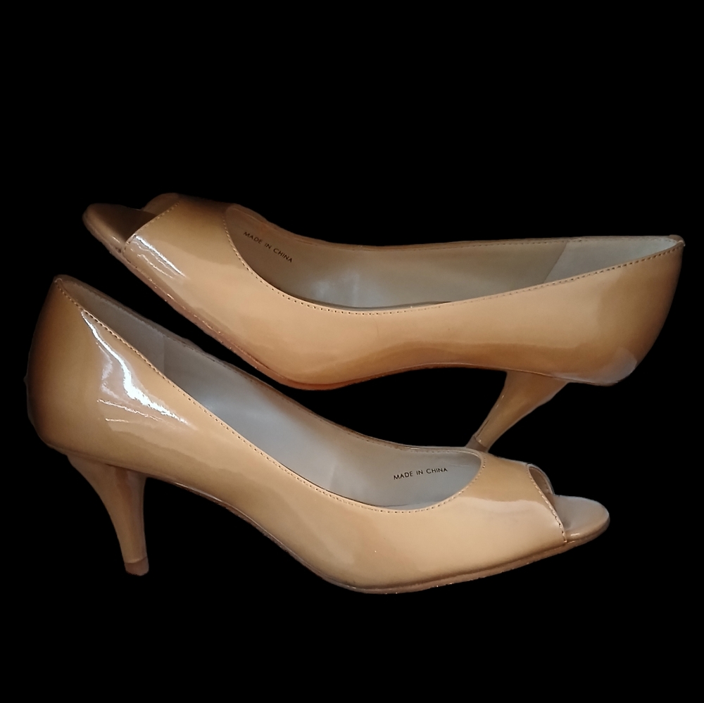 Tahari Marie Tan Patent Leather Peep Toe Heel 5.5
